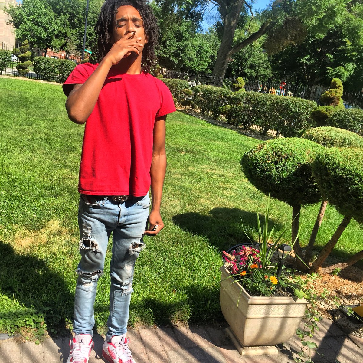 ChicagoStoner's tweet photo. Hold up wait ? I can't breathe nigga !😷 https://t.co/0pSFilCxZE