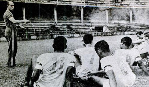 Revista antiga mostra trajetória do título mundial do Fluminense em 1952 -  FLUNOMENO