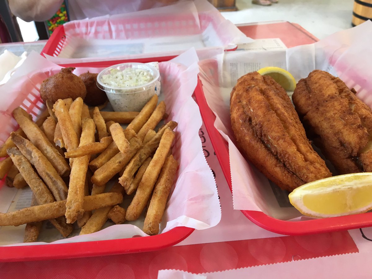 alenaleewx's tweet photo. Best seafood I've ever had #BerrysSeafood #Bliner https://t.co/9cydnhOPil