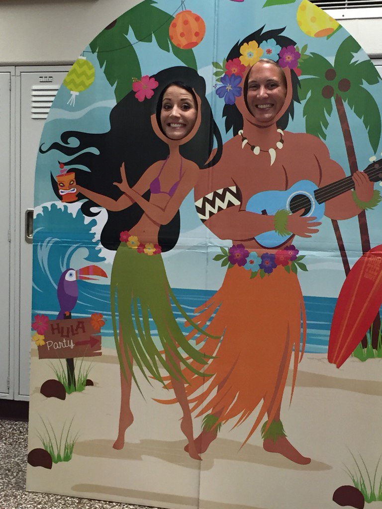 kaylaandersen's tweet photo. @upton_britt the great speakers and food! #mdecwriting https://t.co/bcT74HDhvK