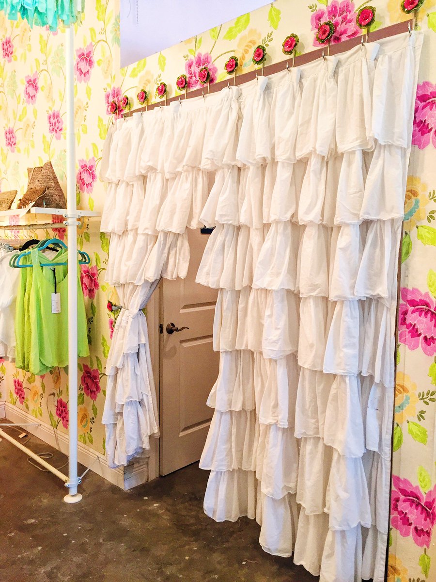 PlayPartyPlan's tweet photo. Loving the gorgeous decor at @shinyfishemporium! #shinyfish #hosted #AMIBeachBums https://t.co/I1HdRiFN2T