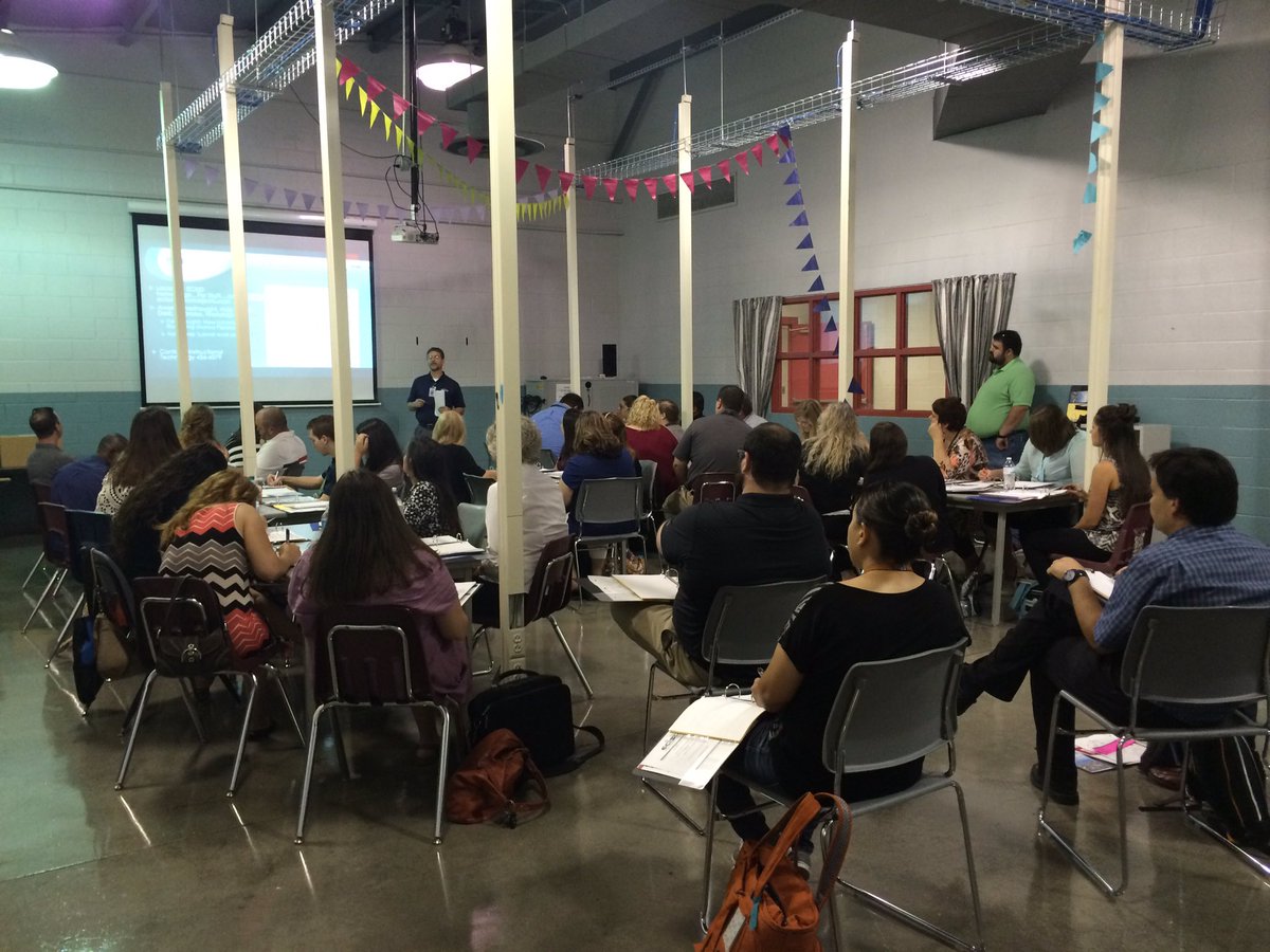 WendyKB79's tweet photo. New teacher orientation! Love seeing these bright new faces. #ecisdpd @ECISD_PD @TechECISD https://t.co/NjhKaci7qb