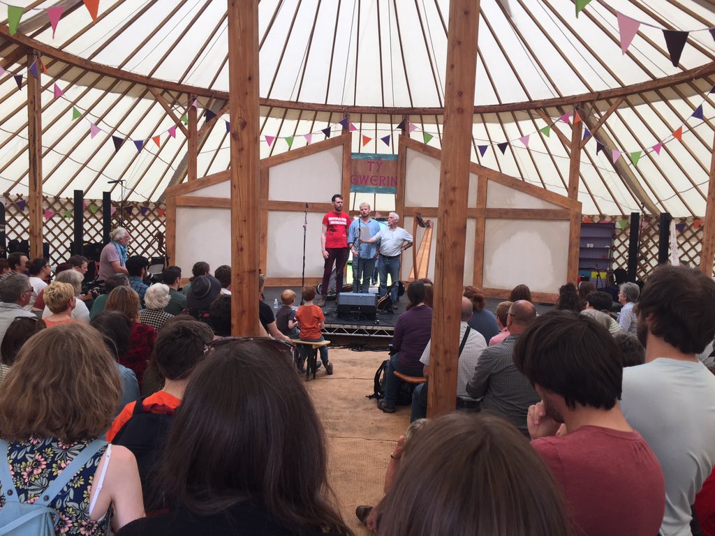 TyGwerin's tweet photo. Tŷ Gwerin dan ei sang ar gyfer lansiad albym Gwilym Bowen Rhys O Groth y Ddaear. https://t.co/RgXLfBP0Si