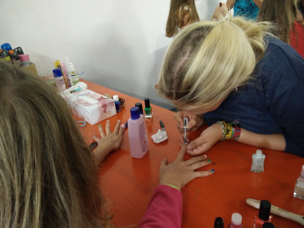 nfjbaden's tweet photo. #beautytag auf der #reiterfreizeit der #nfjbaden #jungbuntaktiv https://t.co/f72VPz6K9x