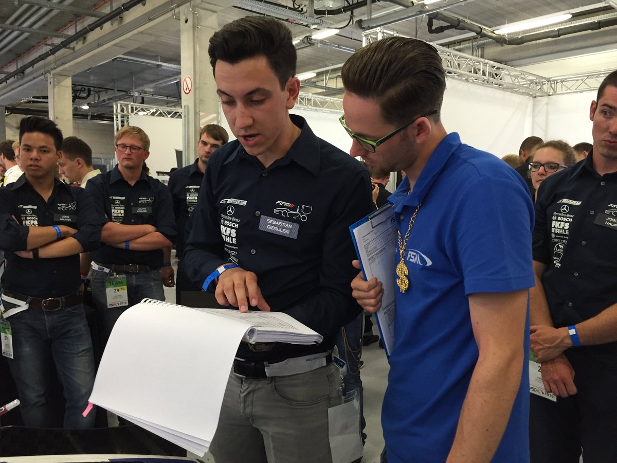 Rennteam_0711's tweet image. The judges are quite easy to recognize #blingbling #moneymoneymoney #CostReport #FSAustria