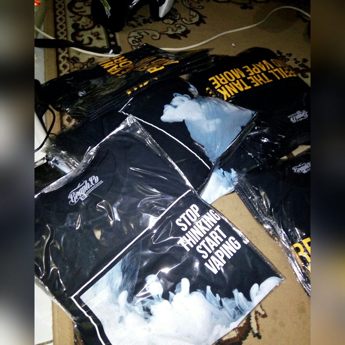 prsmardhea's tweet photo. Ready boss tshirt vaping nya gassssss 😃😃💨💨💨💨 #vapingbdg #vaporbdg #vapebdg #vapecommunity https://t.co/sgXU4FlWcm