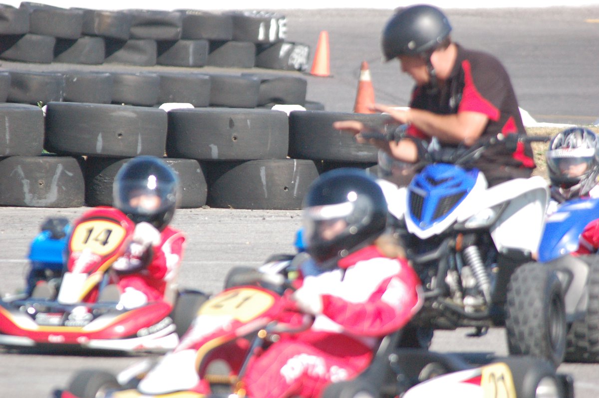 kartSTARTca's tweet photo. @Sunset_Speedway #RussBond of #kartSTART2016 presented by #Toyota gives  individual attention to these youngsters https://t.co/z9TcLctUfg