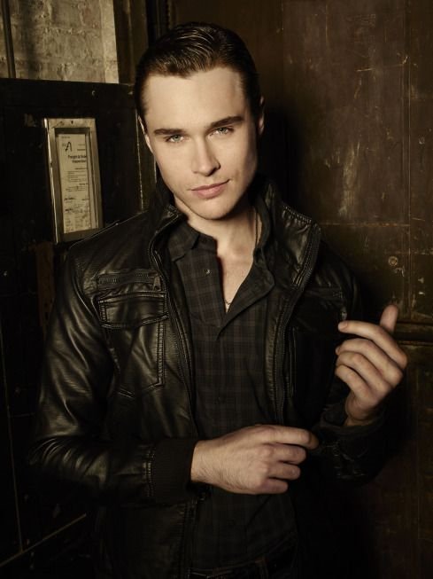 TheFollowingFan's tweet photo. For all fans of the incredibly talented #SamUnderwood who played #MarkNLuke on #TheFollowing it's #TwinTuesday https://t.co/xZwwuQatzc