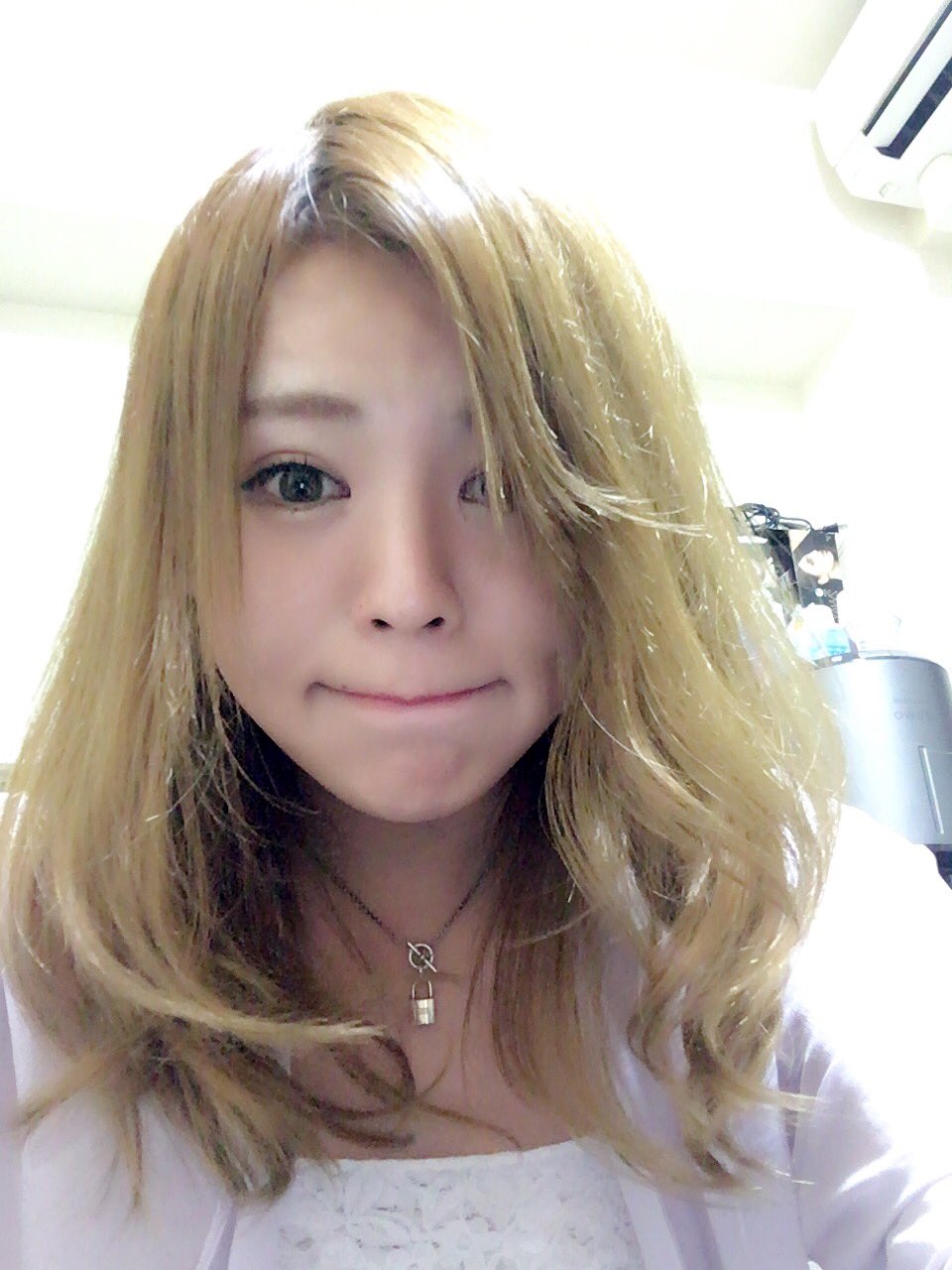 ちゅる 今更気づいたんだけどさ これってちゅるが 絶対やりたくないボブに近いよね え 早く髪きろっと T Co Fydpicqh3l Twitter