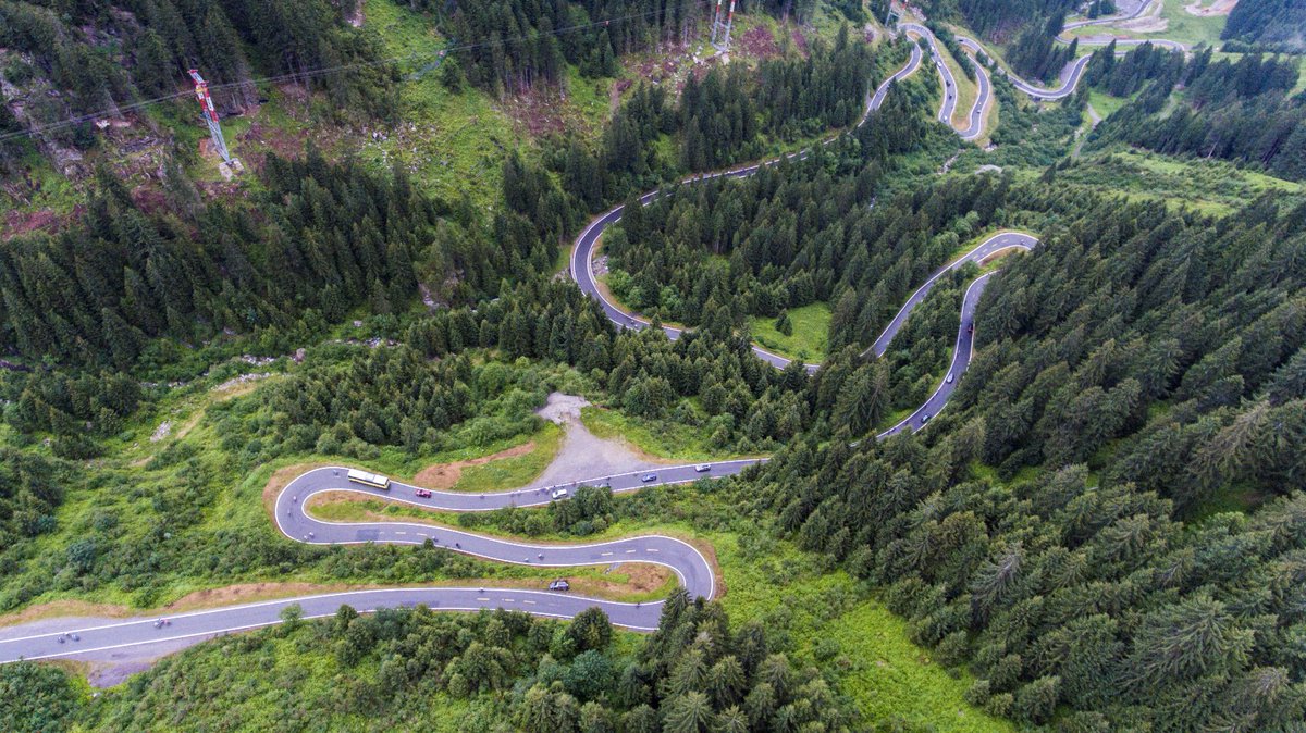 TravelDudes's tweet photo. An aerial shot of the Alberg Giro Bike Race in St Anton, Austria. #StAntonAmArlberg #ArlbergGiro #StAnton_Summer https://t.co/PRT1PMg4sd