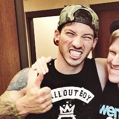 __disxsterboy's tweet photo. ¿Un RT por favor?
Joshua, bateria de TØP buscando amigxs por #FreeRol.
Sigueme y dare un toque de locura a tu tl. https://t.co/G4YwstUy7t