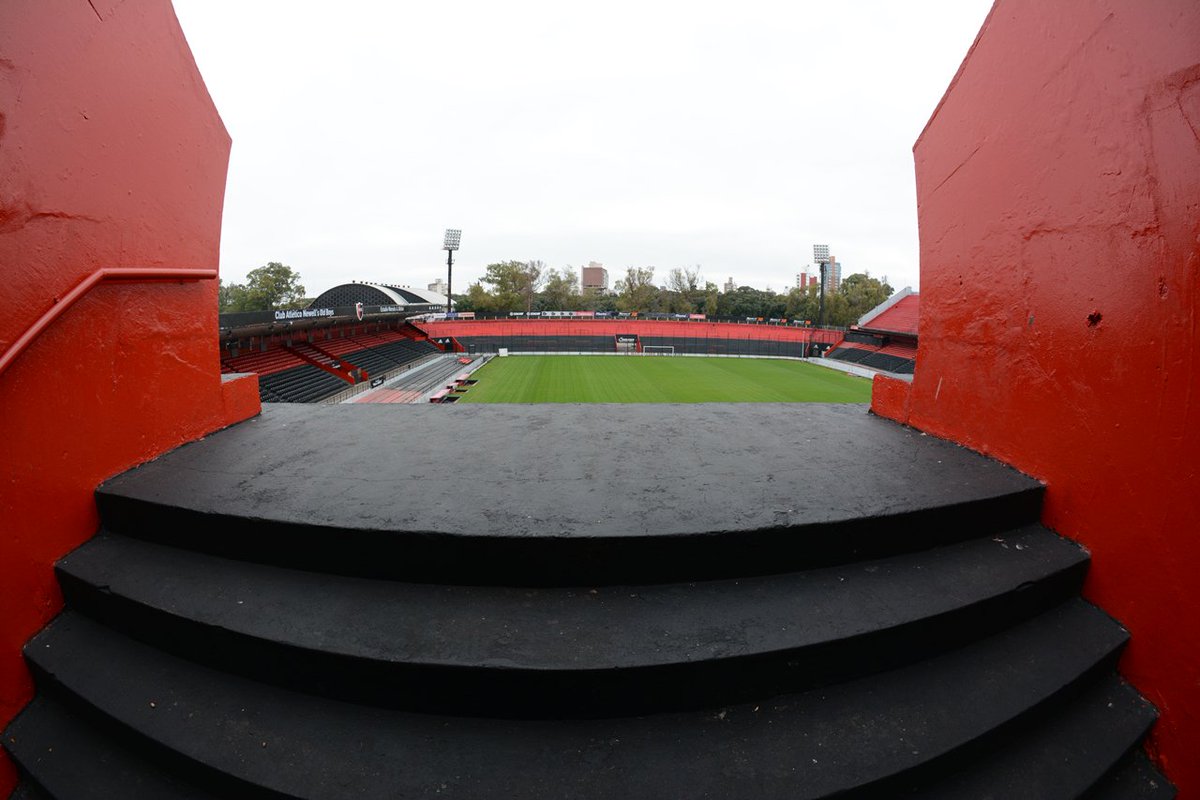 Newells's tweet photo. ¡Yo nací en el Parque y te vengo a alentar!

► Mirá todas las imágenes del Coloso pintado: https://t.co/Av9YXf7V23 https://t.co/A0xLp6Gaod