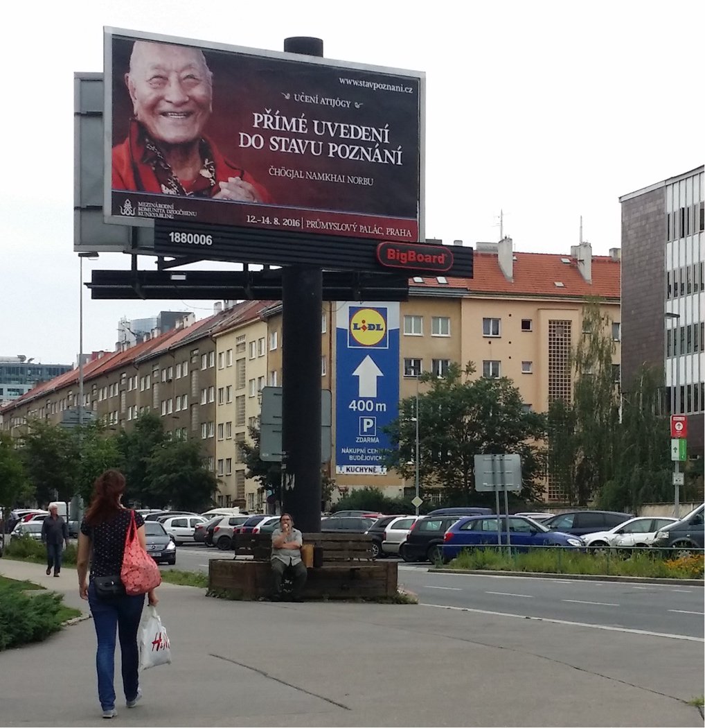 Kunkyabling's tweet photo. Rinpoche se již usmívá z výšky bigboardů na Pražany. A dnes večer ve 23:55 ho navíc ještě můžete vidět na ČT2 :-) https://t.co/kWvzSMVZzn