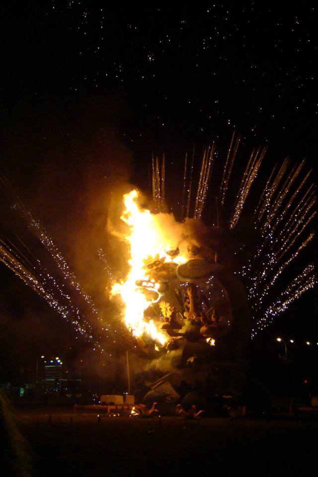 LaTOHU's tweet photo. Saviez-vous que le samedi de la #FALLA2016, @GFAPYRO accompagnera l'embrasement avec un show de #pyrotechnie!! https://t.co/oUWafBzu3a