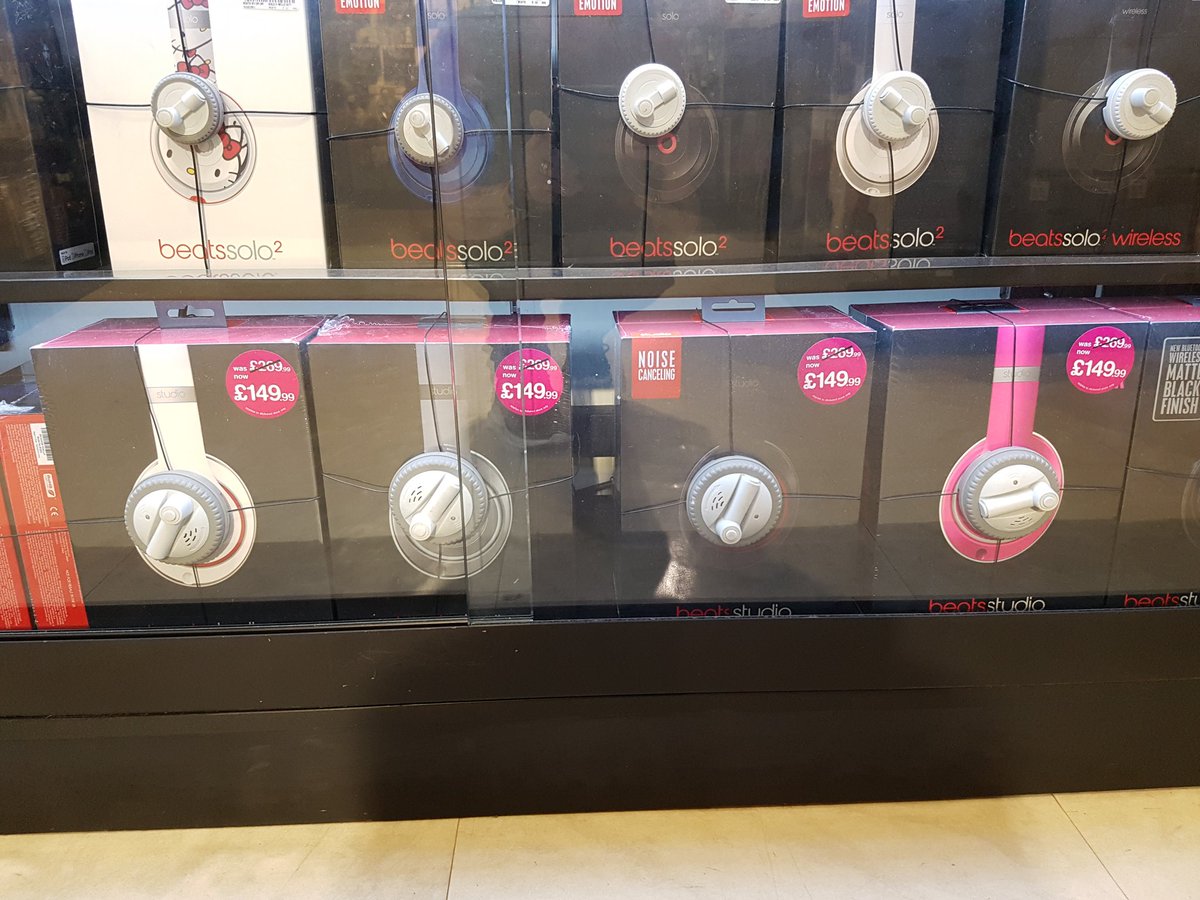 hmvBelfast's tweet photo. great deals on headphones - #beatsstudios down to ยฃ149.99 and #npng headphones now only ยฃ9.99 ๐๐ https://t.co/3bc2UWG1hp