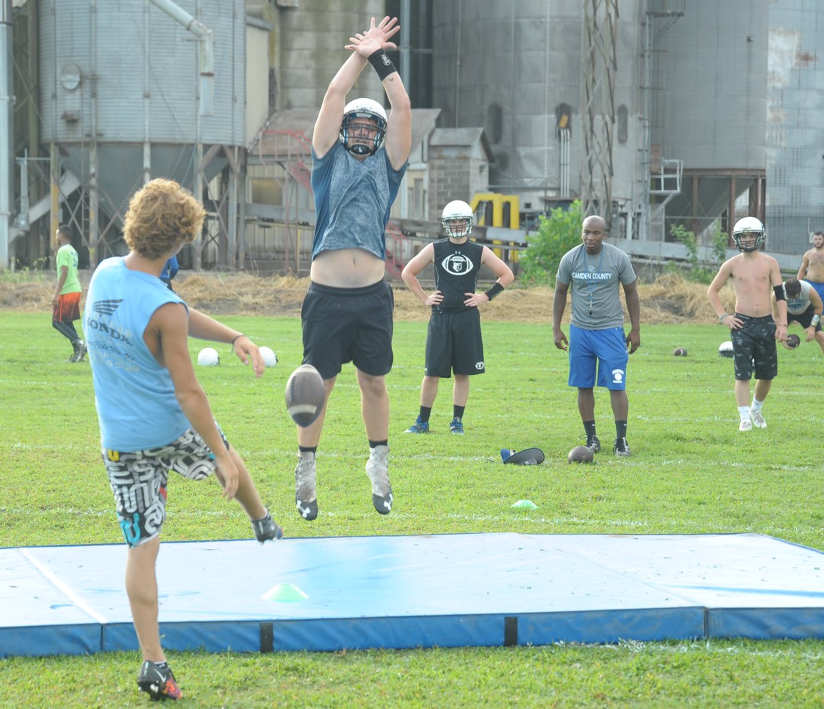OwenHassellSN's tweet photo. Jumping into second day of football practice like...
#nencsports https://t.co/aQsT6Q3d18