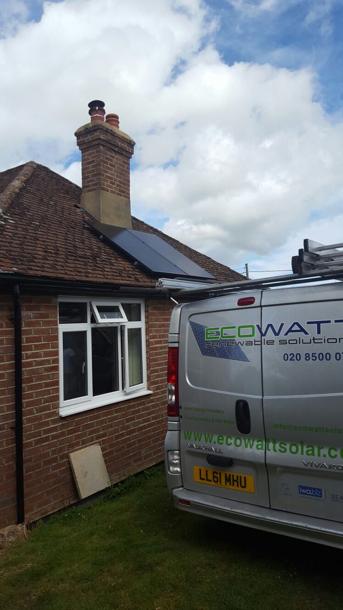 EcoWattSolar's tweet photo. 14 x SolarWorld 285W Solar Panels installed in Kent. Flat roof system with A Frames. https://t.co/0aUqJivPtP