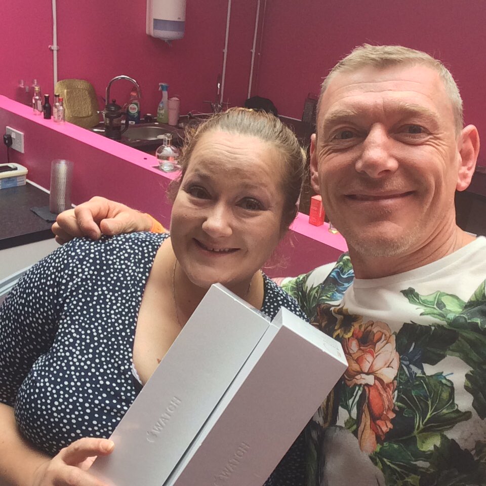 StephenDevonpo2's tweet photo. @EPAGroupuk massive thanks for donating the Apple Watches for @pbovscancer , one happy winner 😎😎🍾 https://t.co/JkFOXUX59j