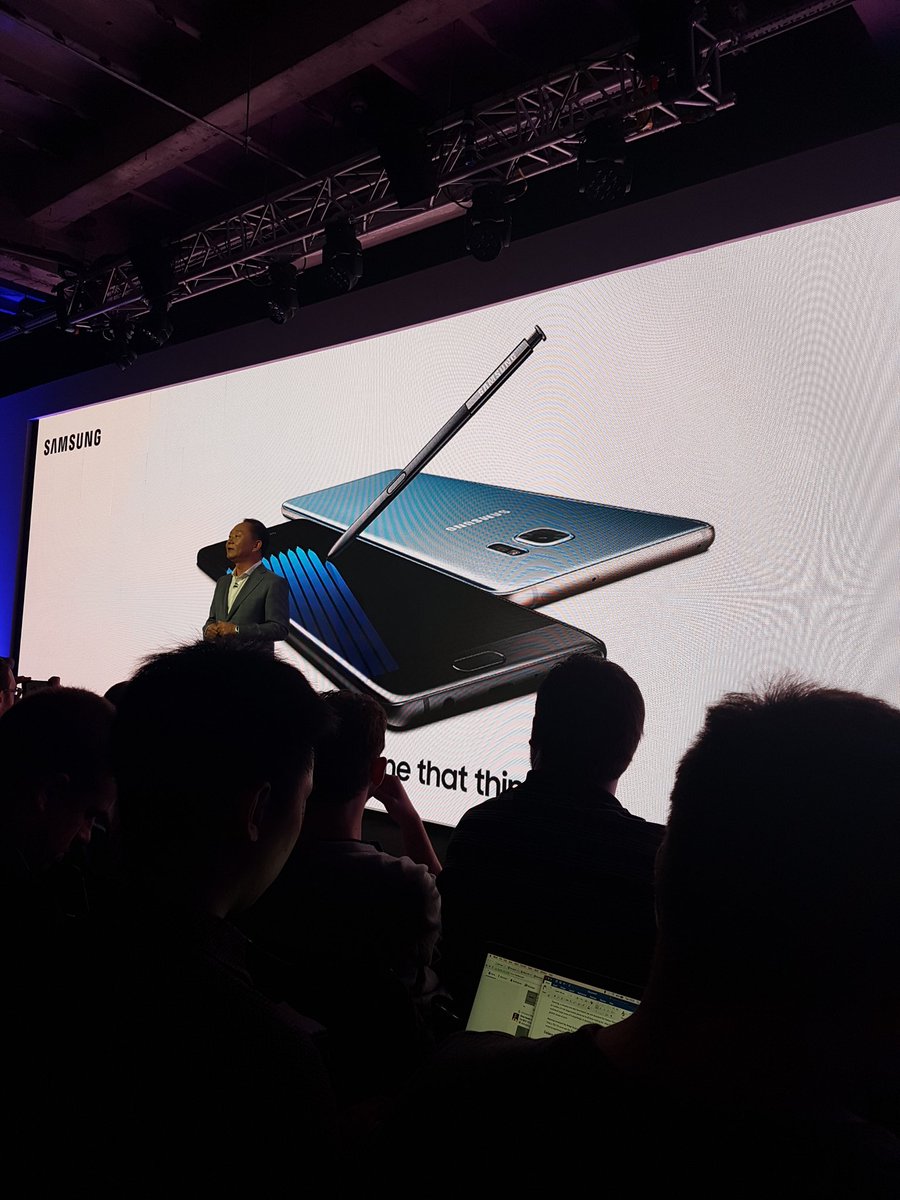 rafacappai's tweet photo. A caneta S pen é perfeita pra escrever, desenhar e soltar a imaginação. #GalaxyNote7 #7unpacked2016 https://t.co/D7m7t0xqPE
