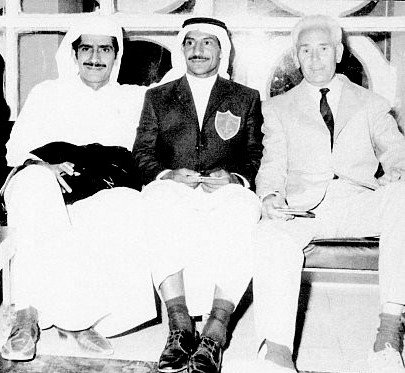 AOraifi's tweet photo. #سلطان_مناحي بين عبدالعزيز العمران والمدرب سكنر . 1390 هـ . الرياض في 2011/3/4 م . https://t.co/MzIefA60tJ