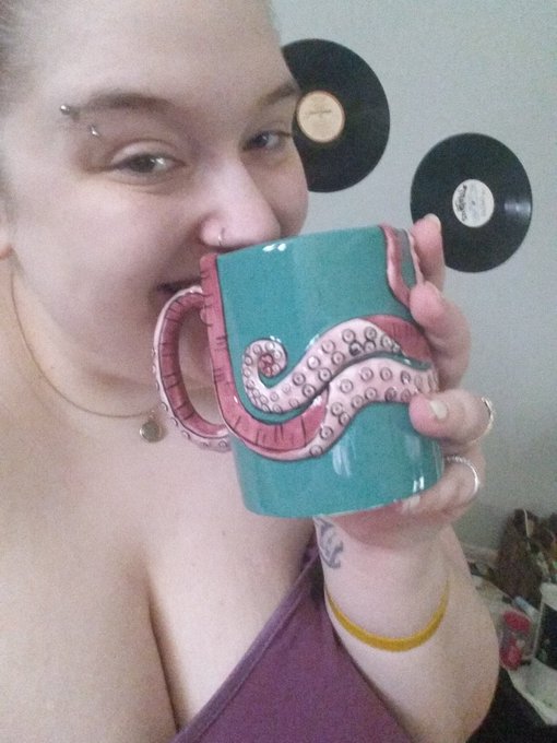 No Dark Princess is complete w/o her tentacle mugs!!! Now my octopus mug has a friend 💗 THANK YOU @LightningRod360<a href="/tag/newprofilepic"class="tags"><span>#newprofilepic</span></a>