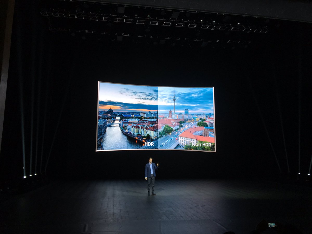 PatrickMoorhead's tweet photo. Note7 has an HDR display. Cool. #Unpacked https://t.co/5A2xpMpdML