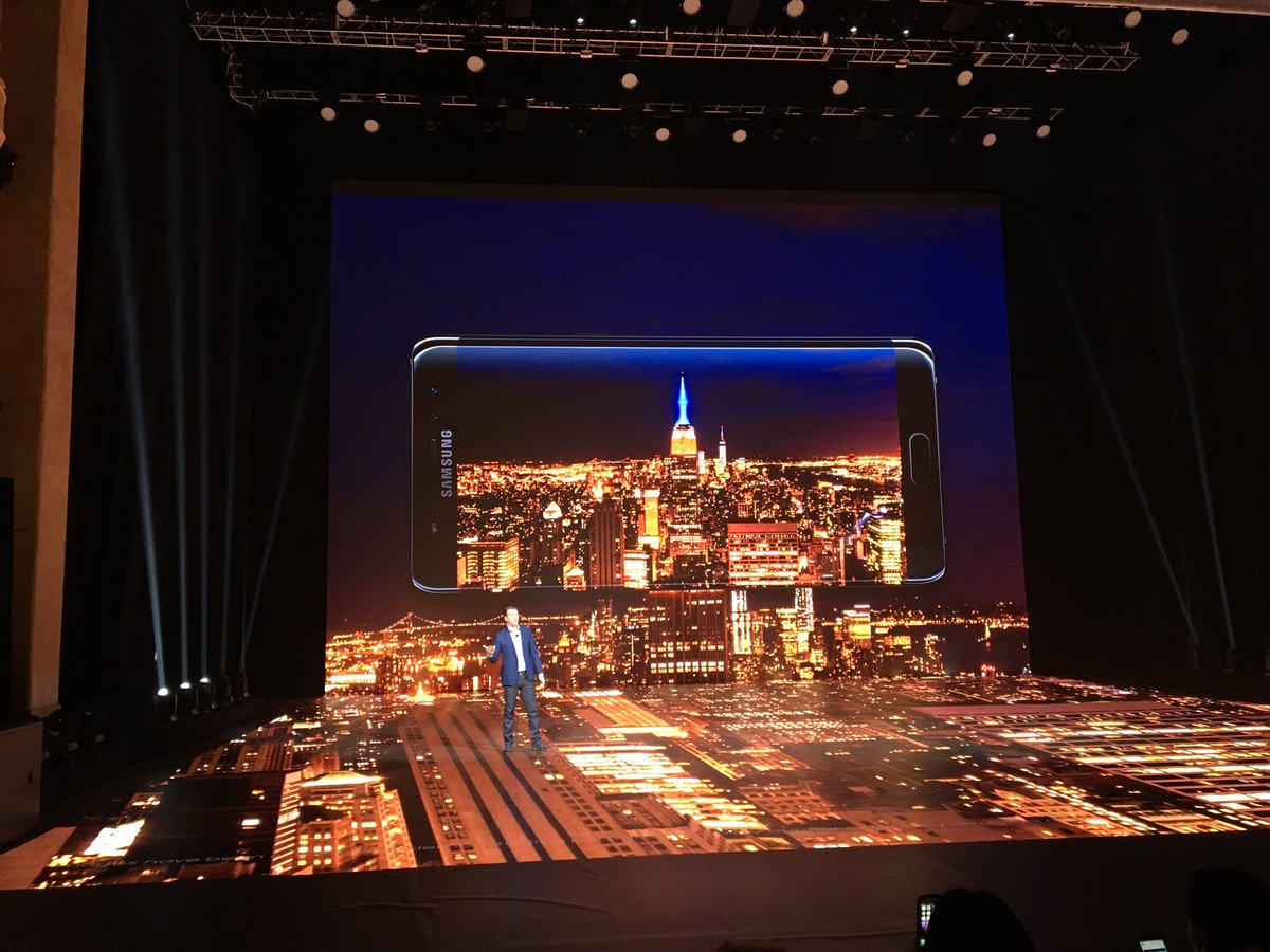 PatrickMoorhead's tweet photo. Note7 has an HDR display. Cool. #Unpacked https://t.co/5A2xpMpdML