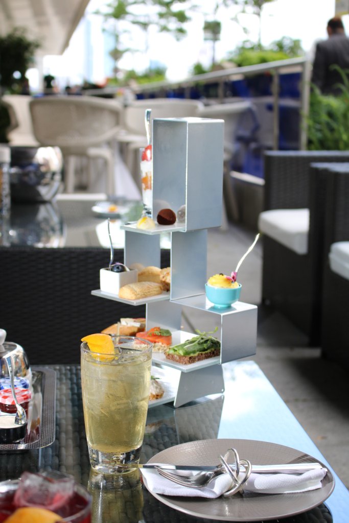 RadissonBluAqua's tweet photo. #ModernTea, our twist on a classic affair. Every M-F from 2-4pm. #ChicagoFoodies https://t.co/bms66viUDm