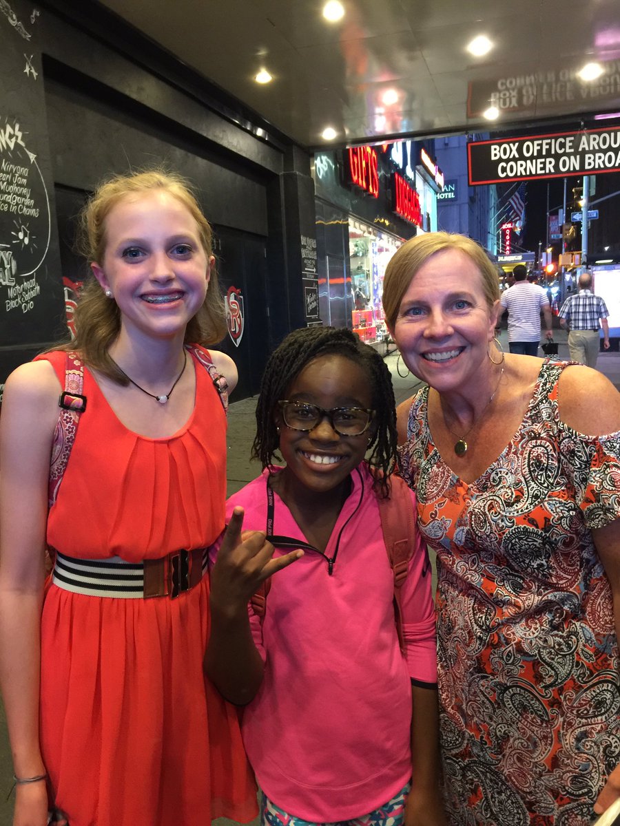 ellenlodom's tweet photo. Ran into these amazingly talented people! #SchoolOfRock https://t.co/FFaxM99Paf