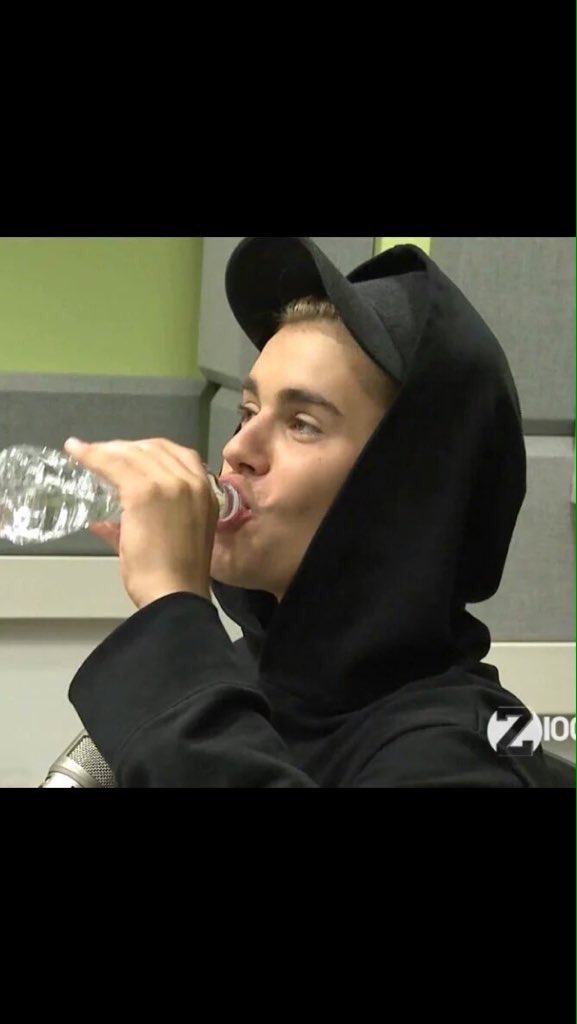elegentjdb's tweet image. Justin after captioning his Instagram picture #TaylorSwiftWhatUp