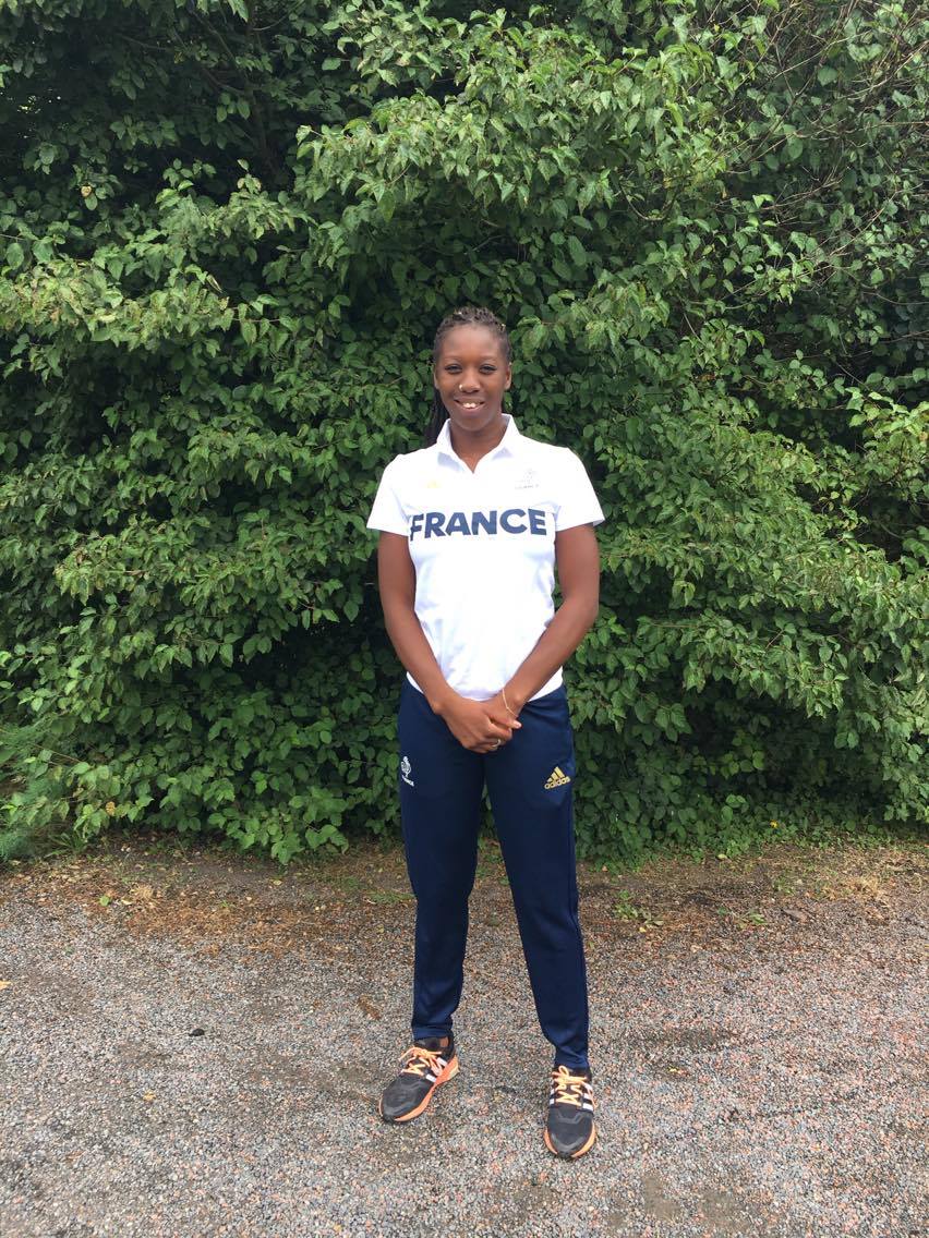 J'ai reçu ma tenue officielle Équipe de France pour les #JO 
Vous en pensez quoi ?