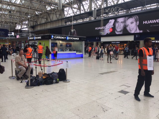 moufactory's tweet photo. Video shooting in London - Waterloo Station
 august at work #moufactory #london #waterloostation #videoshooting https://t.co/5bEMfS6673