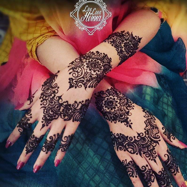 bfindianwedding's tweet photo. Cuff link and haath phool mehndi styled from our newest member of the #bfredbook wedding v… https://t.co/nNx99DJNXS https://t.co/eHiH9CHNZZ