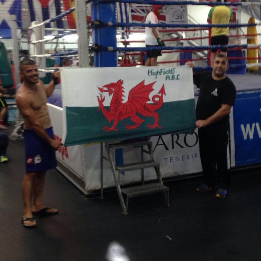 dagsyjmusk's tweet image. It was the only flag missing at @BoxeoPovedano #boxing #gym @Walsh7Ryan 👍 #povedano
