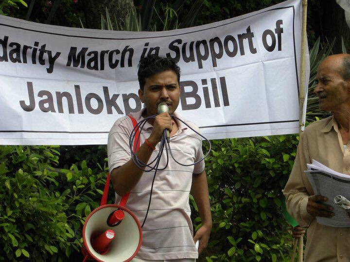 AAPFocus's tweet image. Happy Birthday Durgesh Pathak!!

Pic from 2011.