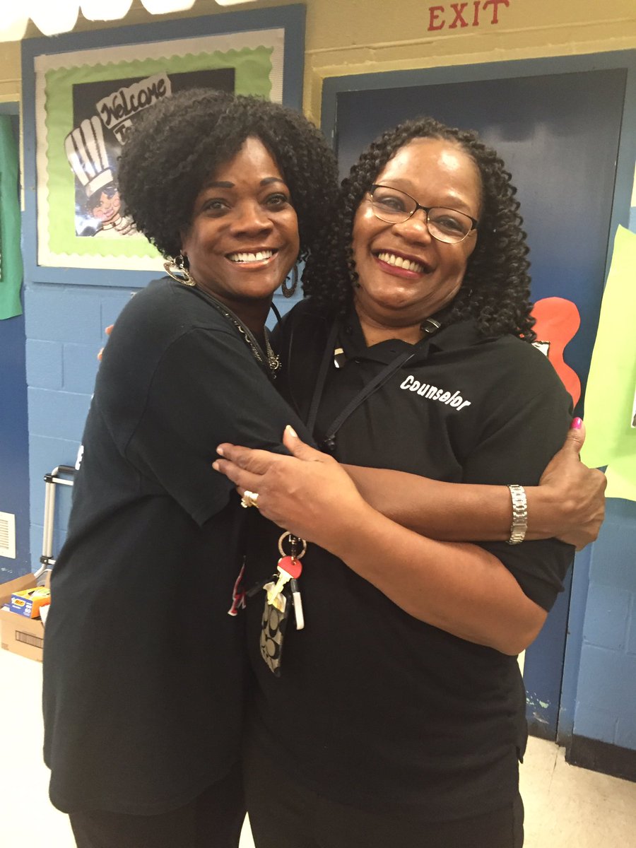 DarlingSped's tweet photo. @WinchesterElem #WeLoveOurCounselor #MrsGreeneYouAreTheBest #HappyPrincipalMsChildres https://t.co/NP0ECWxMdA