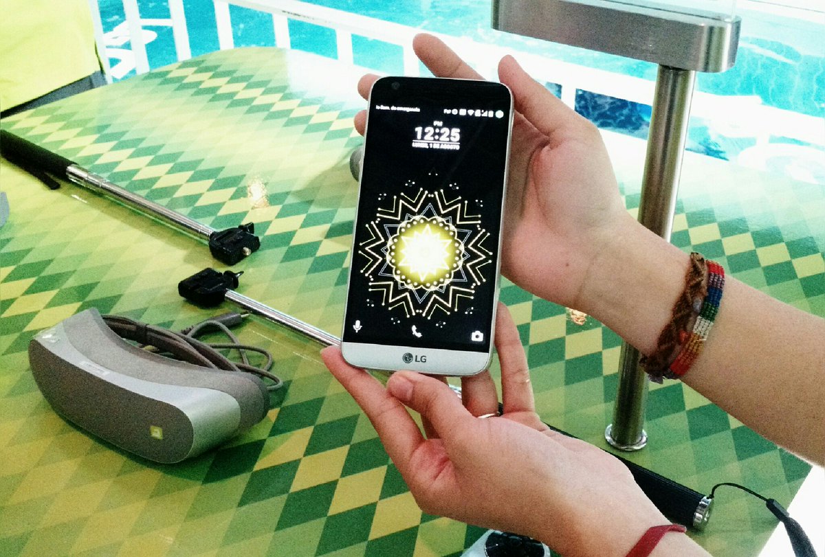 XTSocial's tweet photo. #LGG5 en nuestras manos... #PlayMore 
https://t.co/sqkkCAtWVx https://t.co/oGYaTd8frx