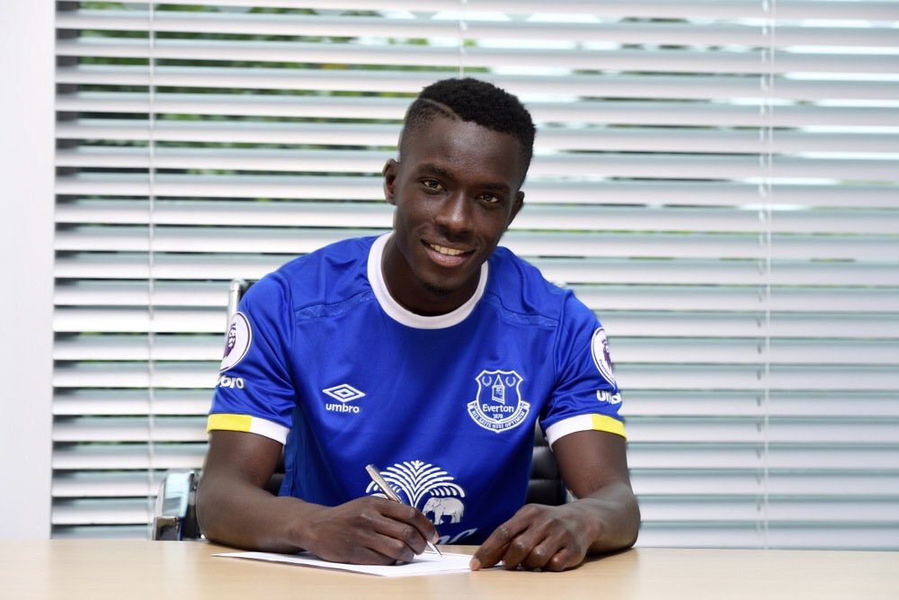 Footballogue's tweet photo. [#Transfert✈️] OFFICIEL |

Idrissa Gueye (Aston Villa) s'engage avec Everton pour 8,5M d'euros ! https://t.co/XL2BYzD6jY