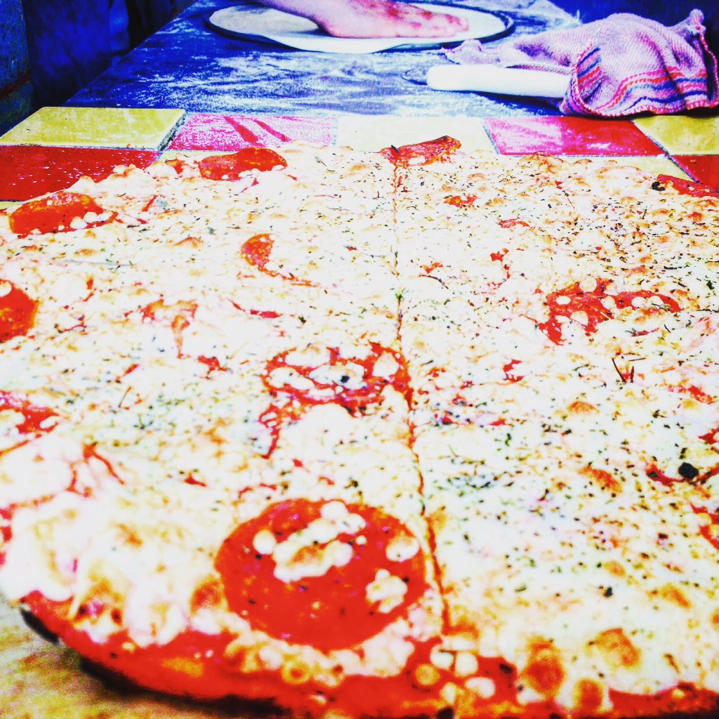 Rey_Pizza's tweet photo. Buscamos PIZZEROS/COCINEROS que quieran hacer las pizzas más ricas 🍕
Informes: 2281095677
#pizza #trabajo #xalapa https://t.co/aqcQ7Ls1WO