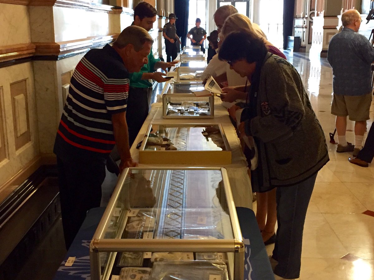 ILTreasurer's tweet photo. There's something to find for #collectors & the public alike at today's #auction preview in #ILStateCapitol. (1/2) https://t.co/WBBdPvRjx1