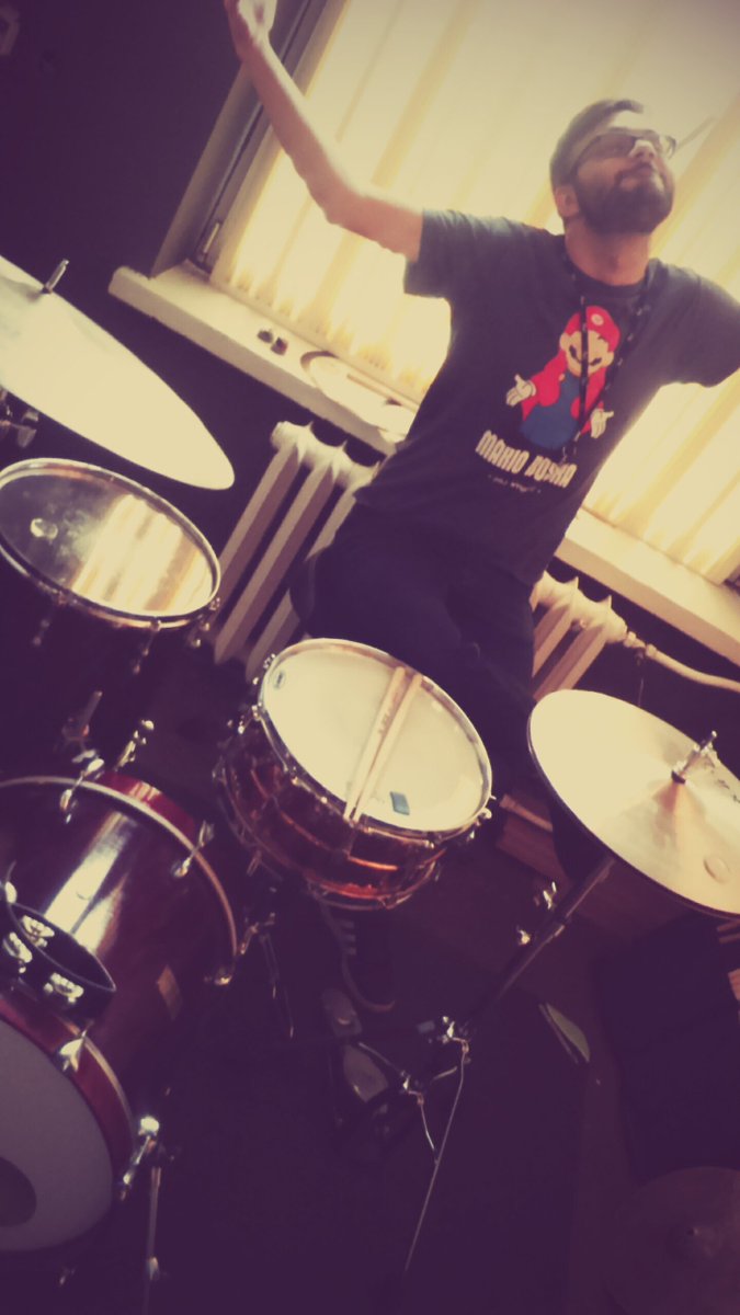 Mothashipp's tweet photo. Wicked session for @MonikaKre_t @ Western Jive Studio. Have a great day! :) https://t.co/Eew9Xaw6wh