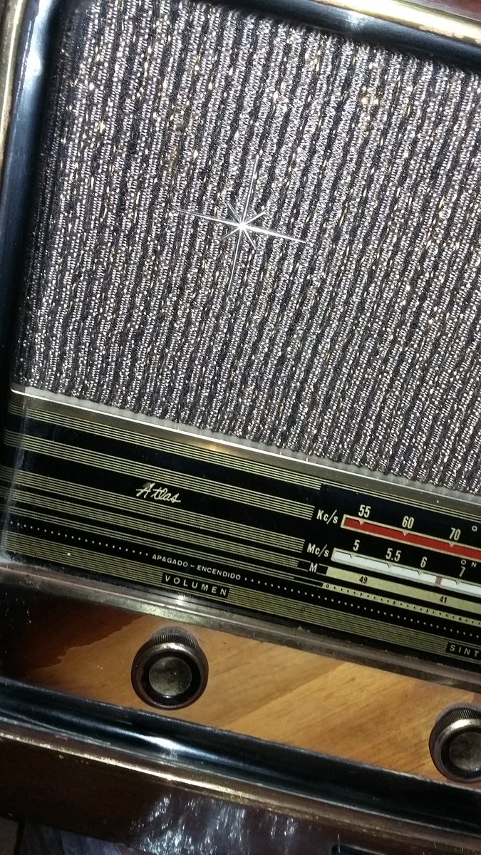 ANTIQUISIMOO's tweet photo. Radio de bulvos hecho en México años 60' https://t.co/4APUedYp8I