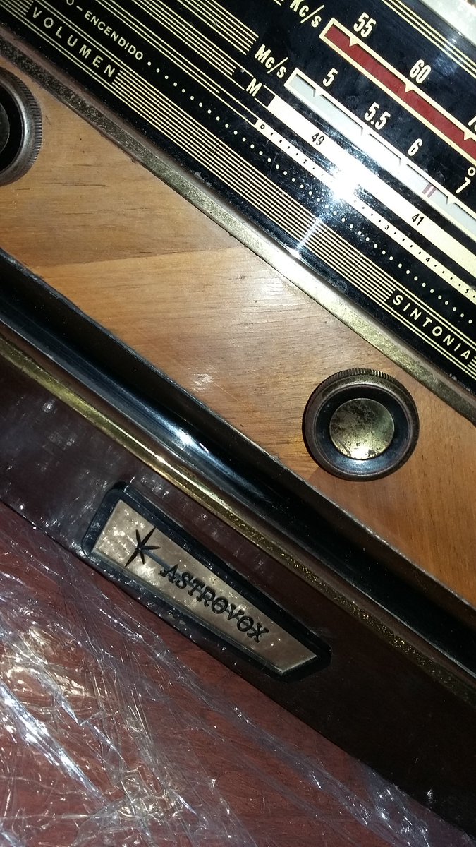 ANTIQUISIMOO's tweet photo. Radio de bulvos hecho en México años 60' https://t.co/4APUedYp8I