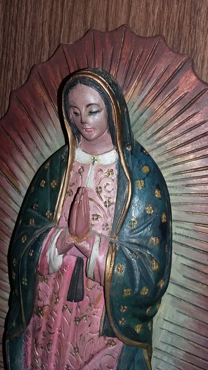 ANTIQUISIMOO's tweet photo. Virgen de Guadalupe, tallada en madera. https://t.co/MgZMcWL7ru