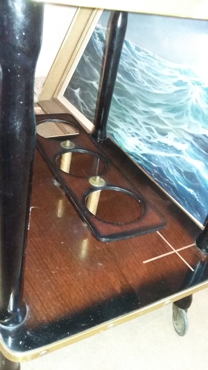 ANTIQUISIMOO's tweet photo. Mesa bar de servicio 1960 https://t.co/kelLNe5j7u