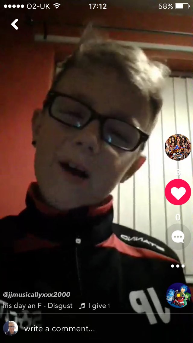 MagicMidget12's tweet photo. ROAST ME https://t.co/F0nWMgcOBp