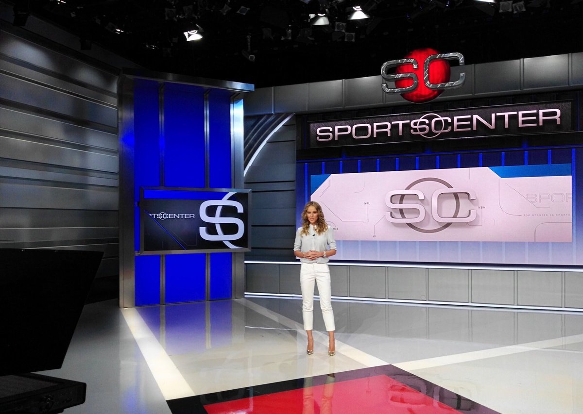 vanehupp's tweet photo. Muchas gracias por el apoyo y comentarios! Nerviosa en un principio pero muy feliz! Todos los días por ESPN😃 https://t.co/sCO3lWdbSj