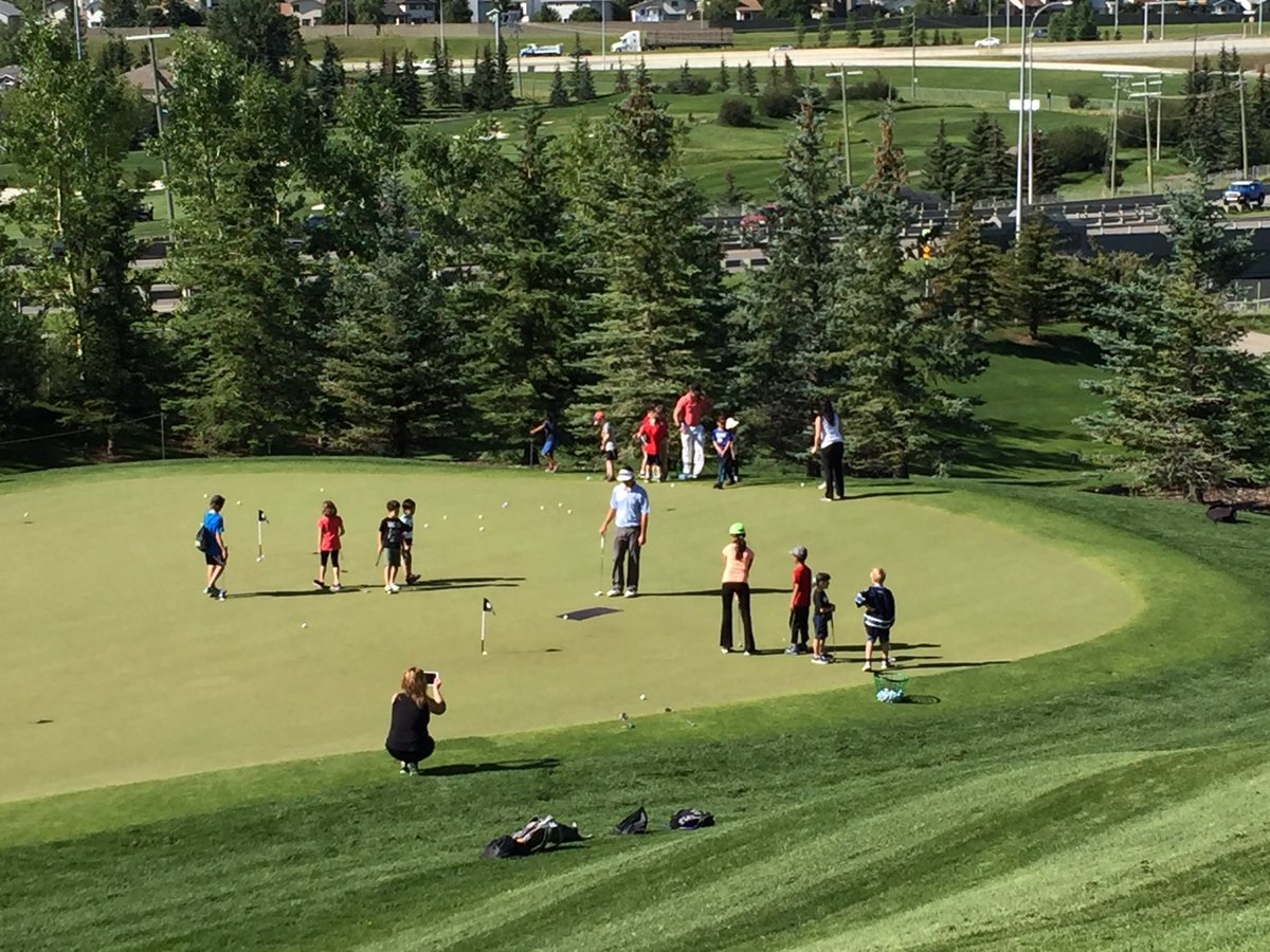 HockeyABFdn's tweet photo. Time now for some golf lessons... Because everyone knows a good hockey player needs a low handicap! #EKEC https://t.co/RZdBHFJFnR