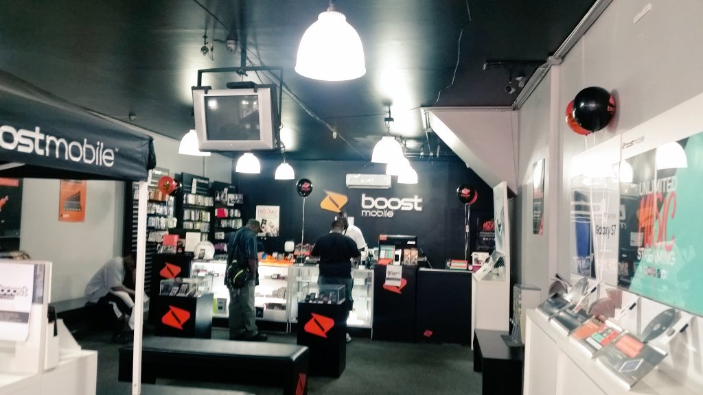 Boost_IAli's tweet photo. #BoostIceCream #BoostDealz... Enter to win a #FreePhone with 1st included.. 805 Broadway, Brooklyn!! @LauraMcLaugh96 https://t.co/Yo5JQasBo4