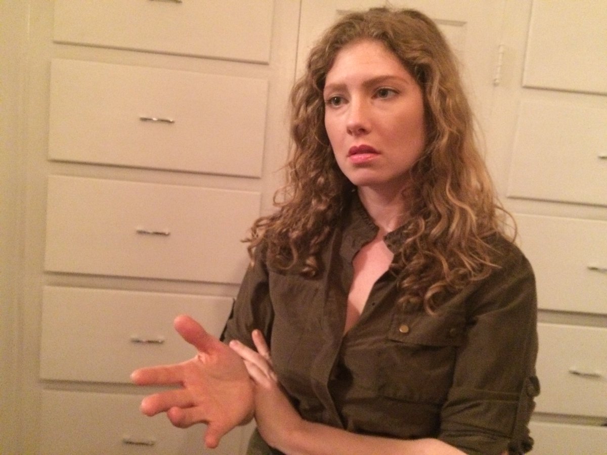 OutsideInsideCo's tweet photo. Rosie Sowa plays an English teacher recovering from trauma in Miss @FringeNYC. Get tix today https://t.co/WrgtDJdZMD https://t.co/LR1xoUWsSi